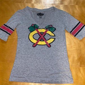 Women's Blackhawks V-neck Tshirt Size XS
